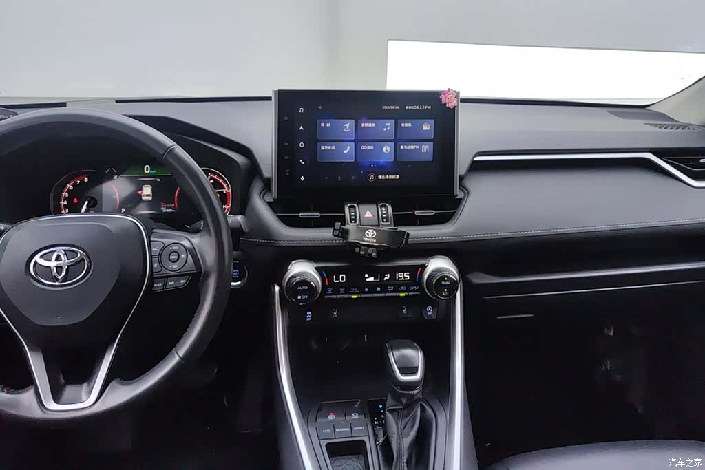 Toyota RAV4, 2022 13
