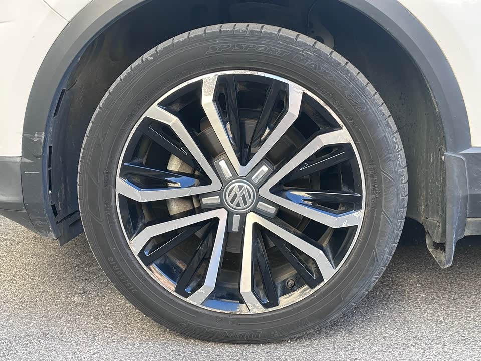 Volkswagen T-ROC exploring Songs