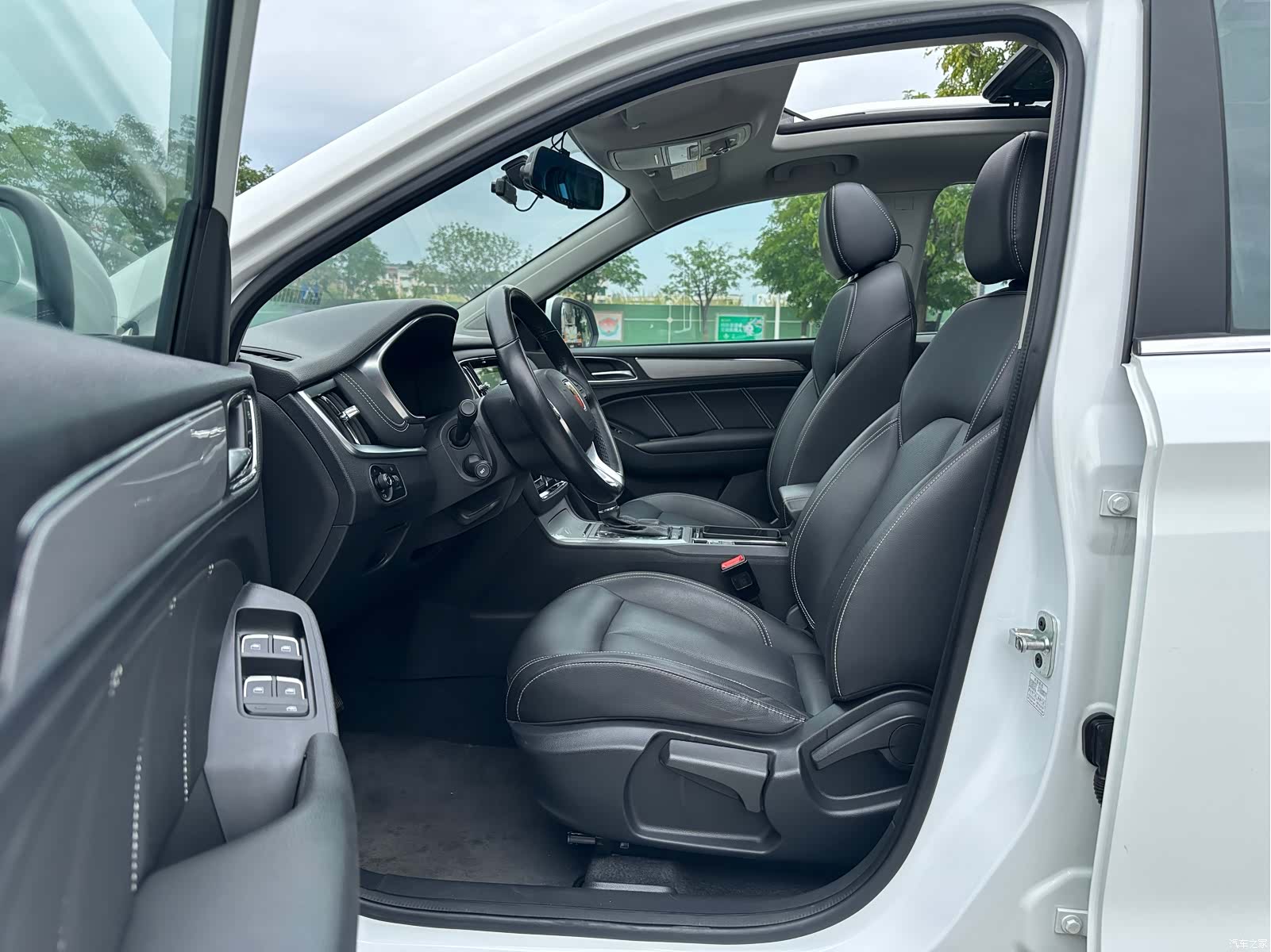 Roewe RX5, 2020 4