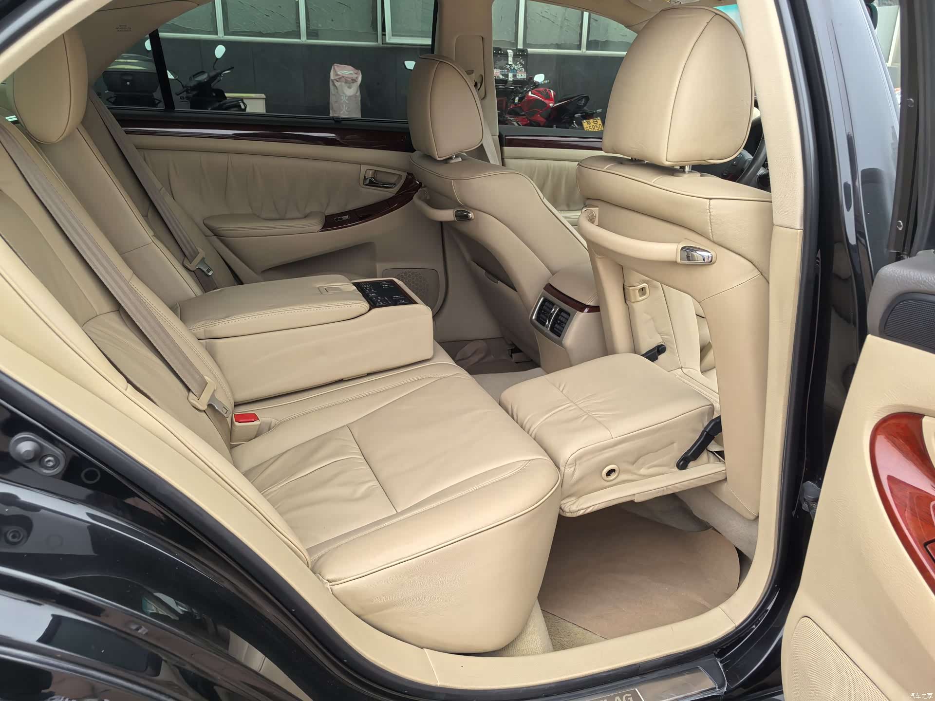 Hongqi HQ300, 2009 9