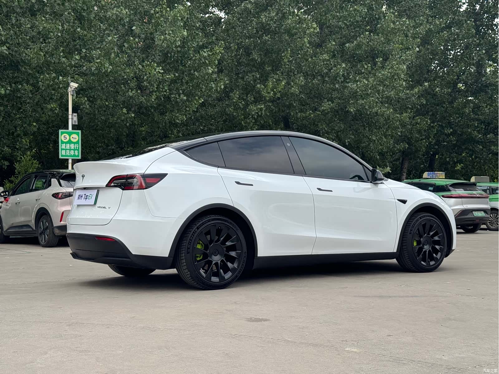 Tesla Model Y, 2022 13