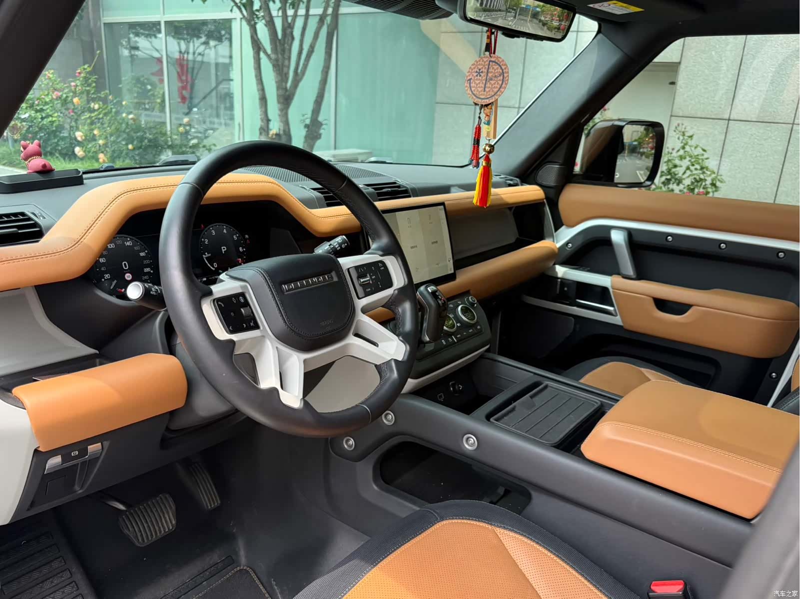 Land Rover Defender, 2024 6