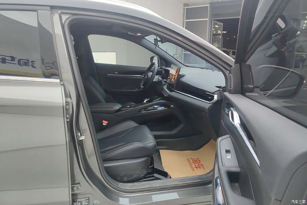 Geely Coolray, 2025 8