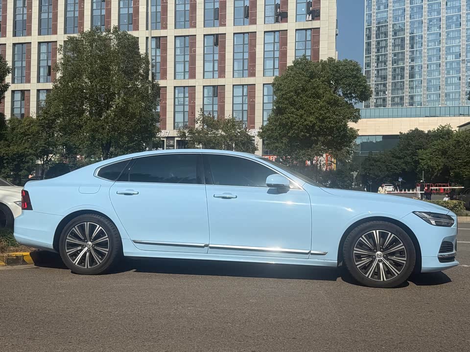Volvo S90