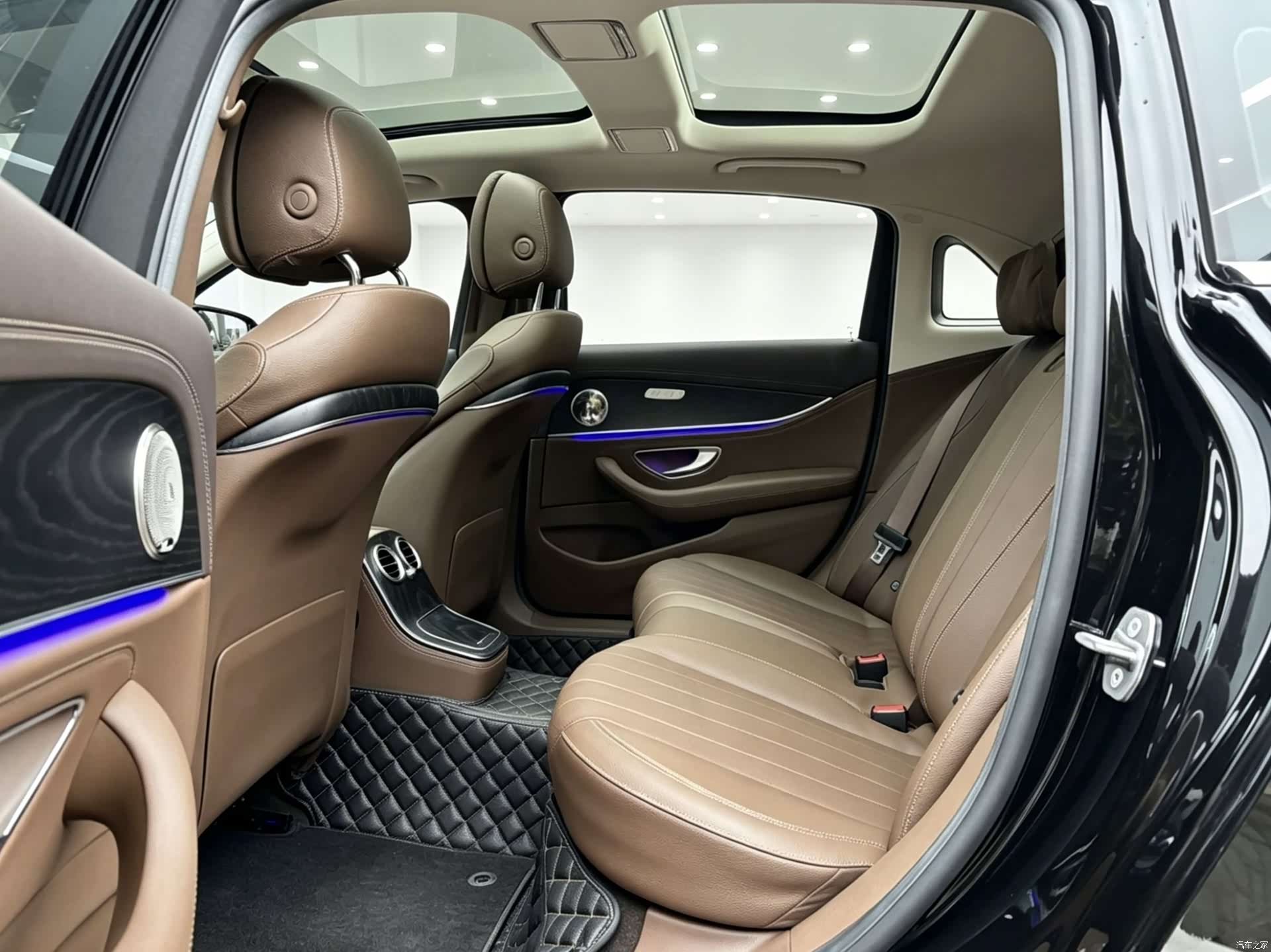 Mercedes-Benz E-Class, 2023 10
