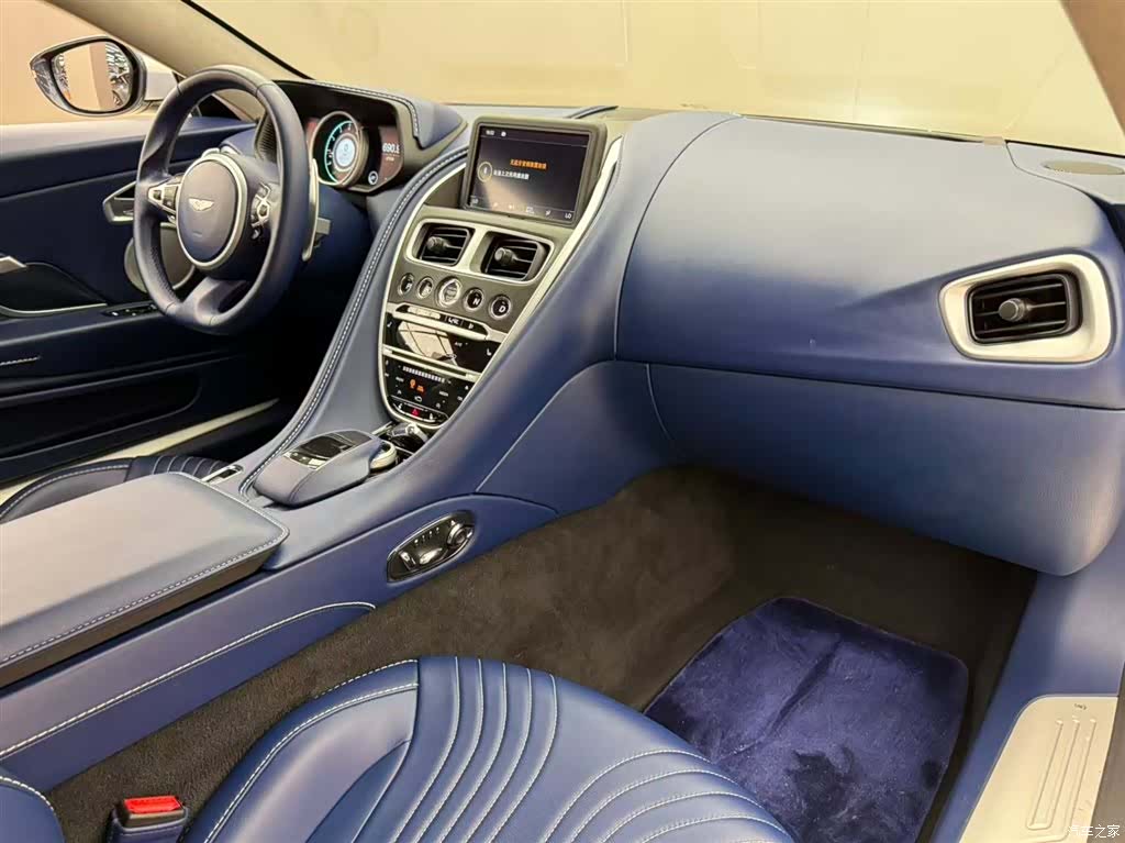 Aston Martin DB11, 2019 10