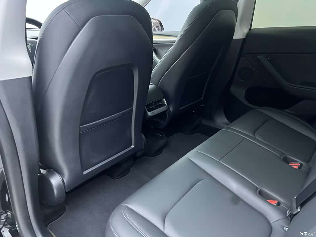 Tesla Model Y, 2021 17