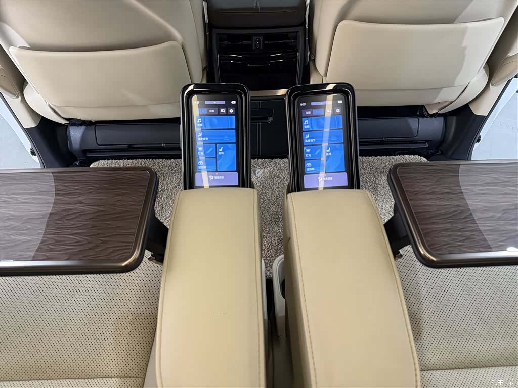 Toyota Alphard, 2024 15