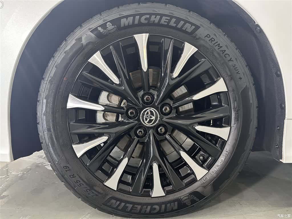 Toyota Alphard, 2024 19