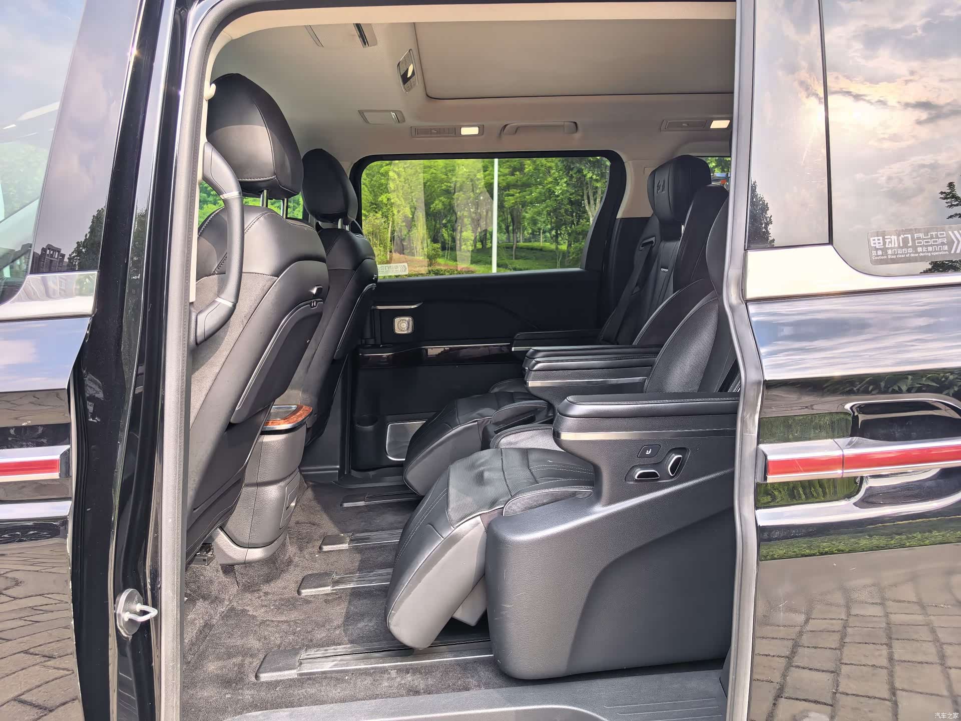 Hongqi HQ9, 2023 18