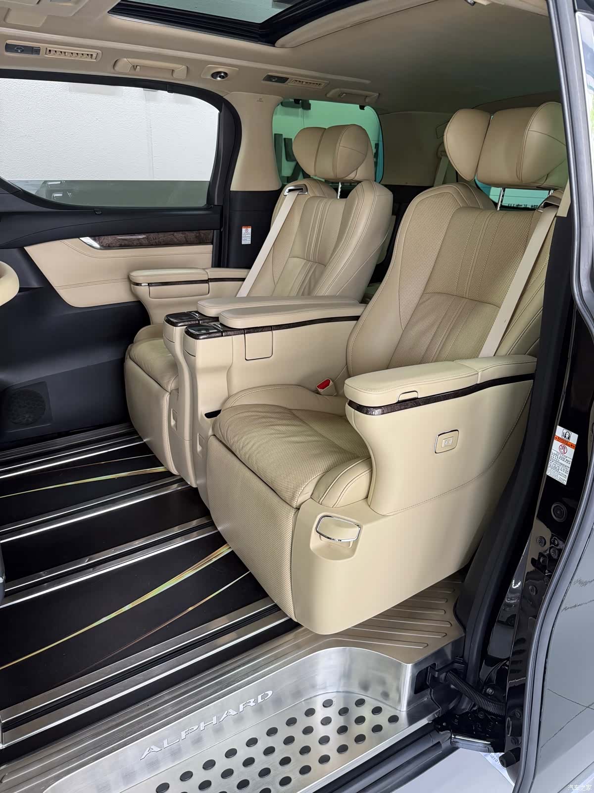 Toyota Vellfire, 2020 3