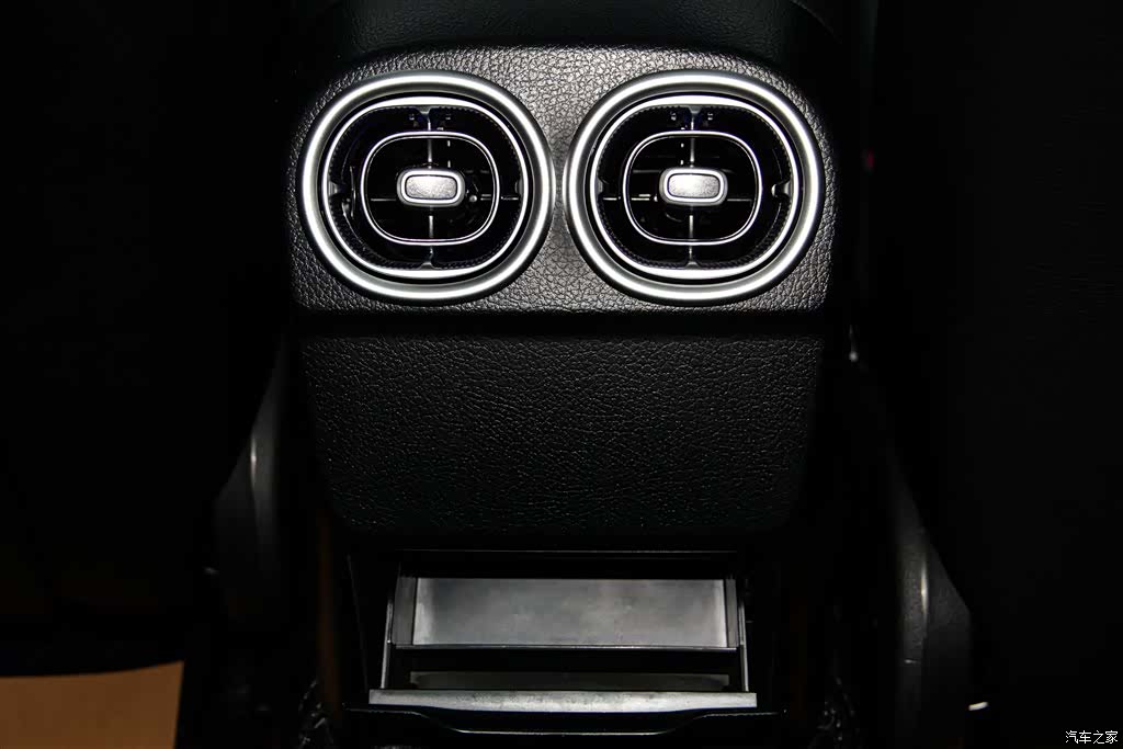 Mercedes-Benz C-Class, 2025 22