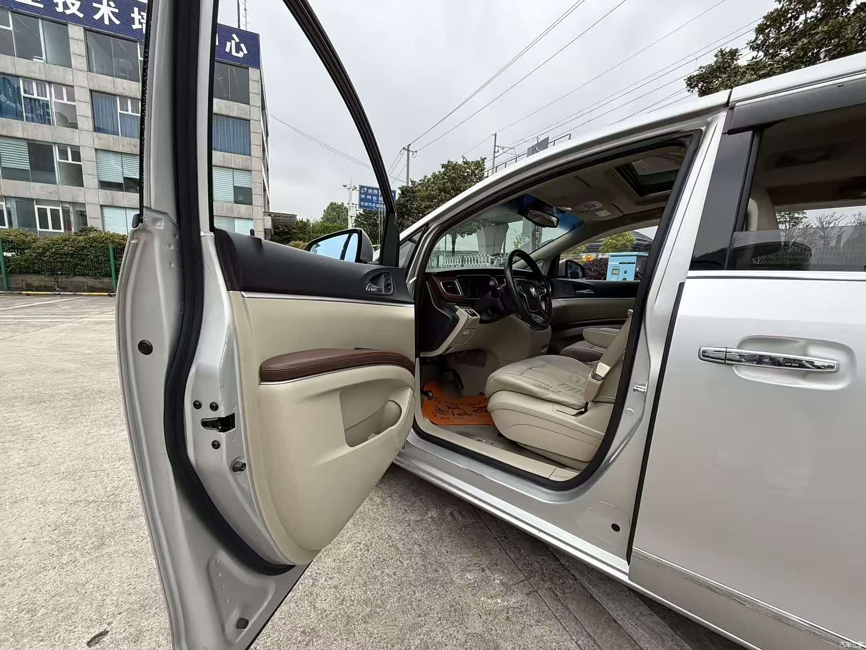 Buick GL8, 2016 9