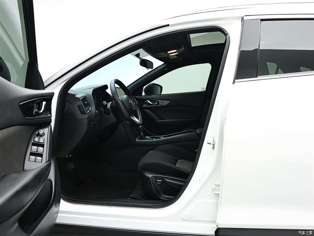 Mazda CX-4, 2023 10