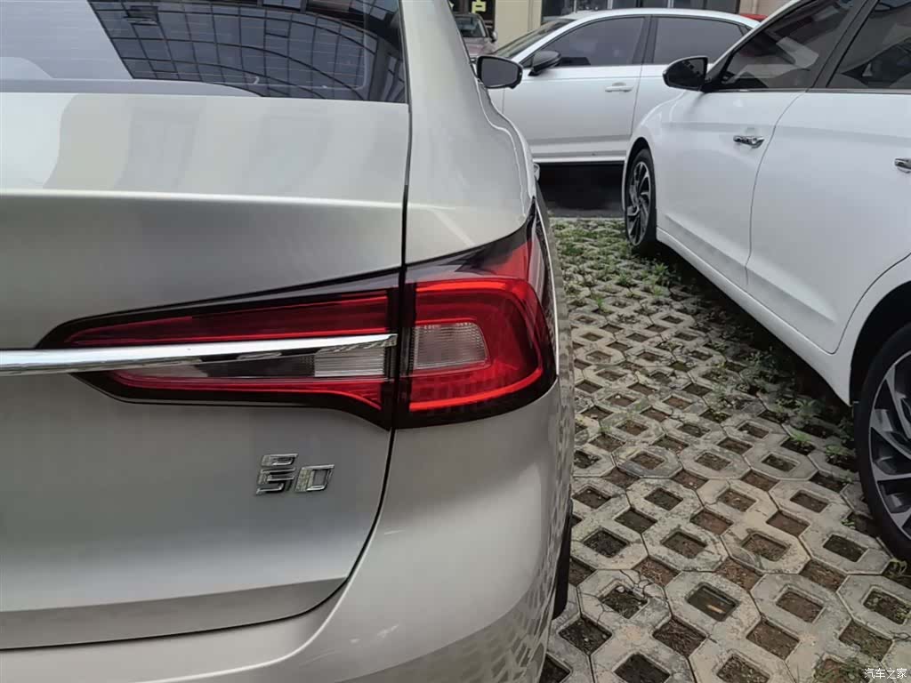 Roewe i5, 2019 8