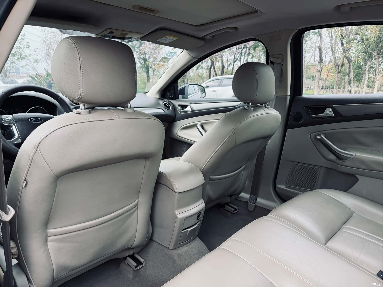Ford Mondeo, 2011 17