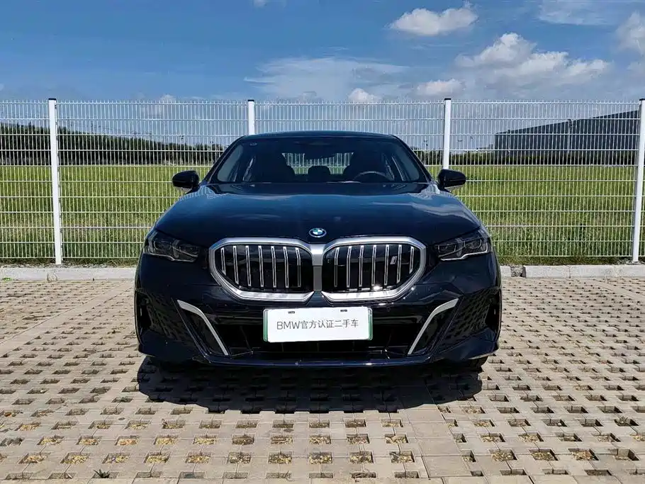 BMW i5