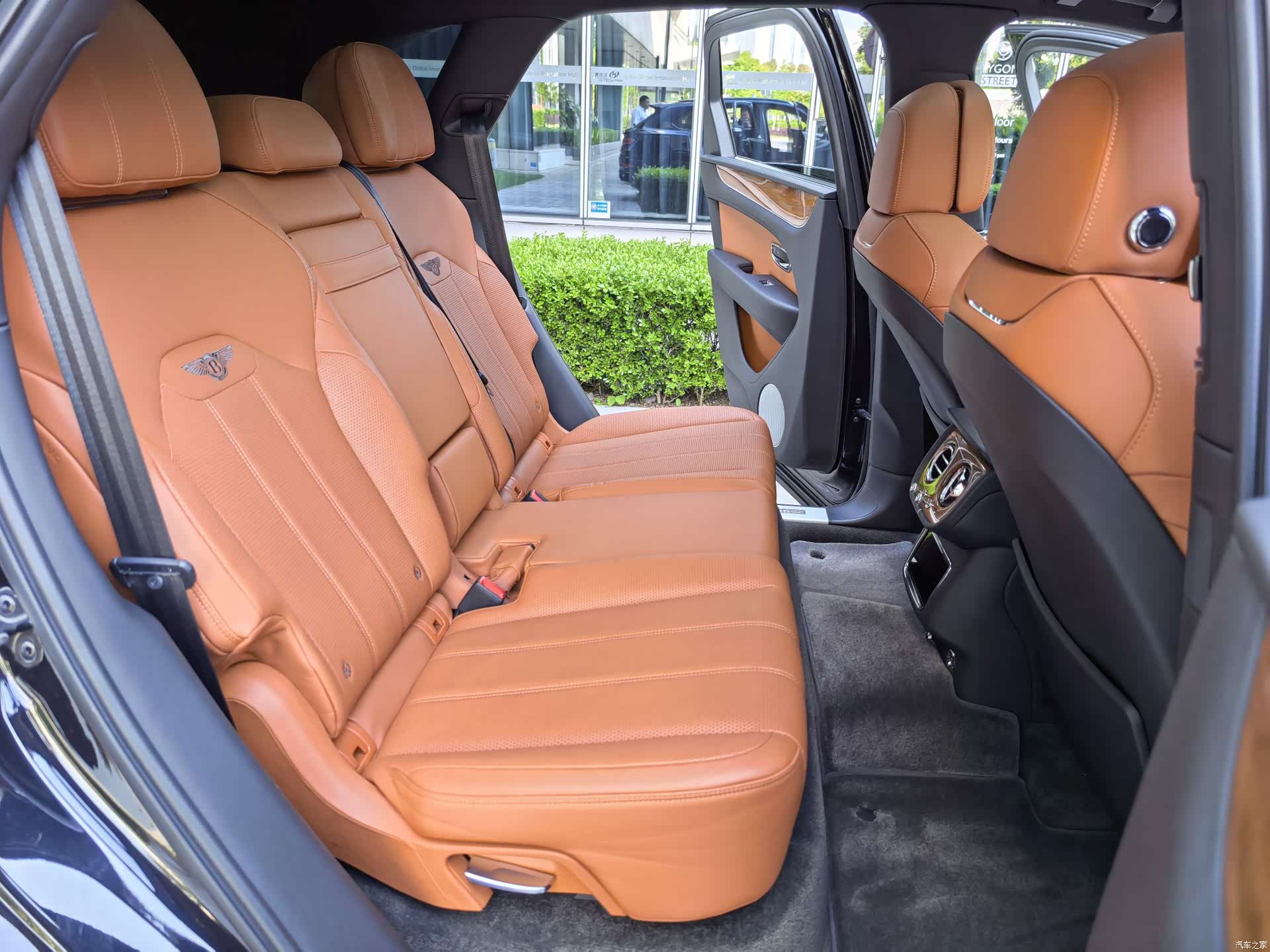 Bentley Bentayga, 2021 40