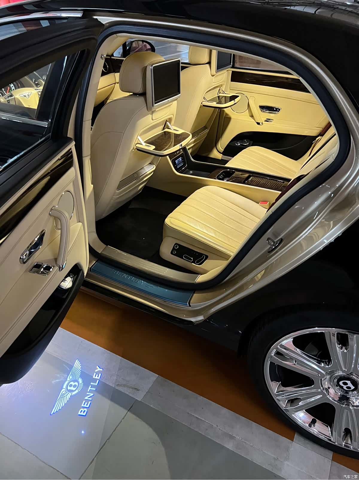 Bentley Flying Spur, 2014 8