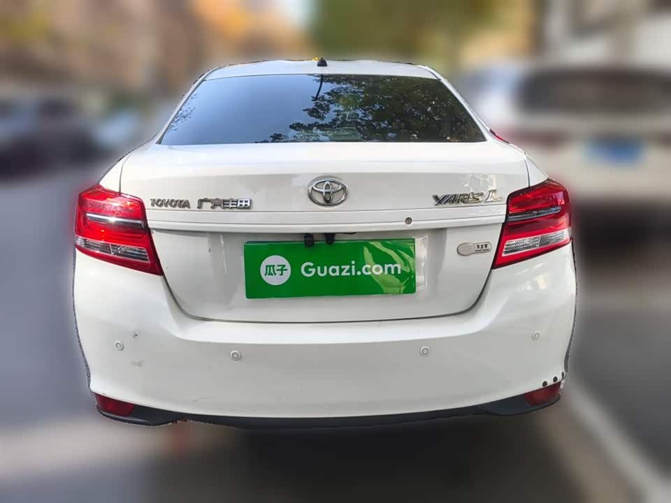 Toyota YARiS L to enjoy