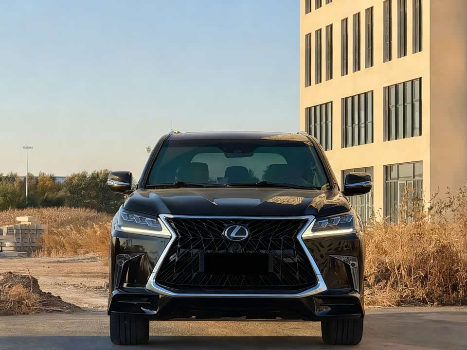 Lexus LX