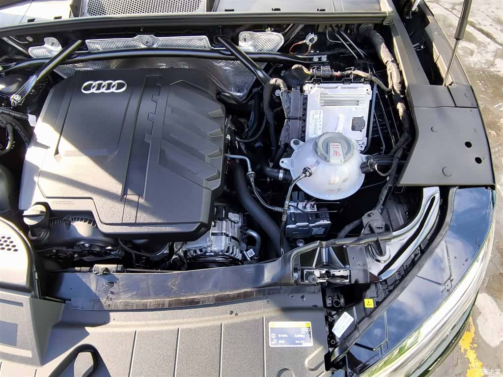 Audi Q5L, 2025 11