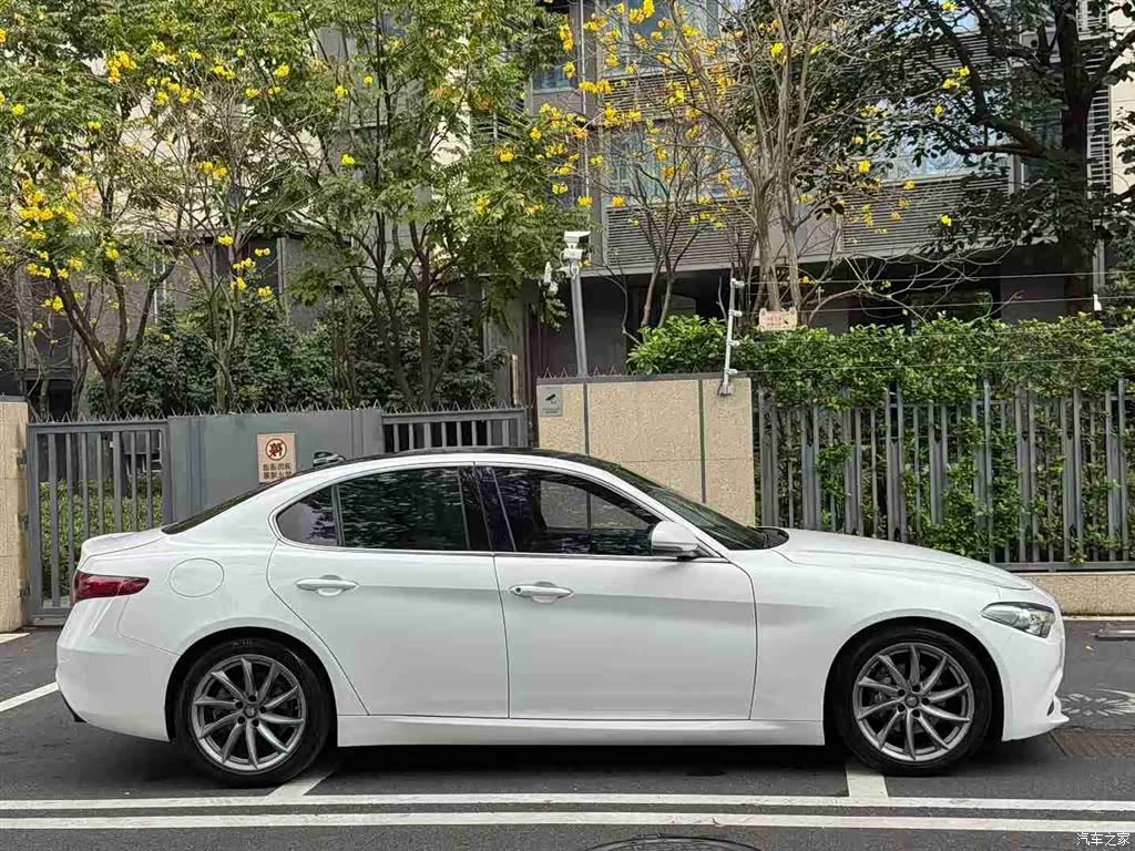 Alfa Romeo Giulia, 2017 4
