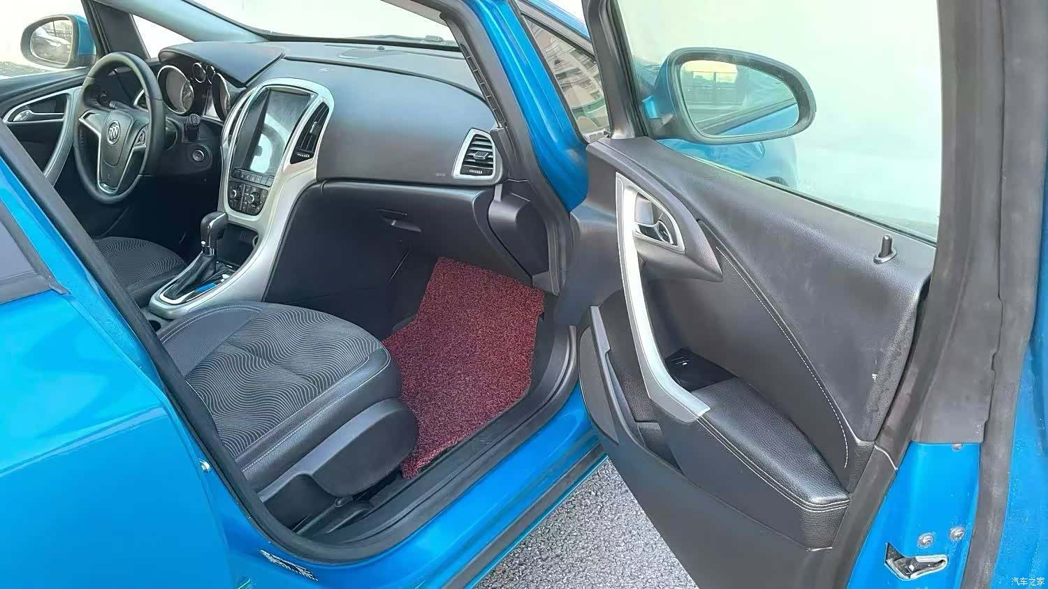 Buick XT, 2010 6