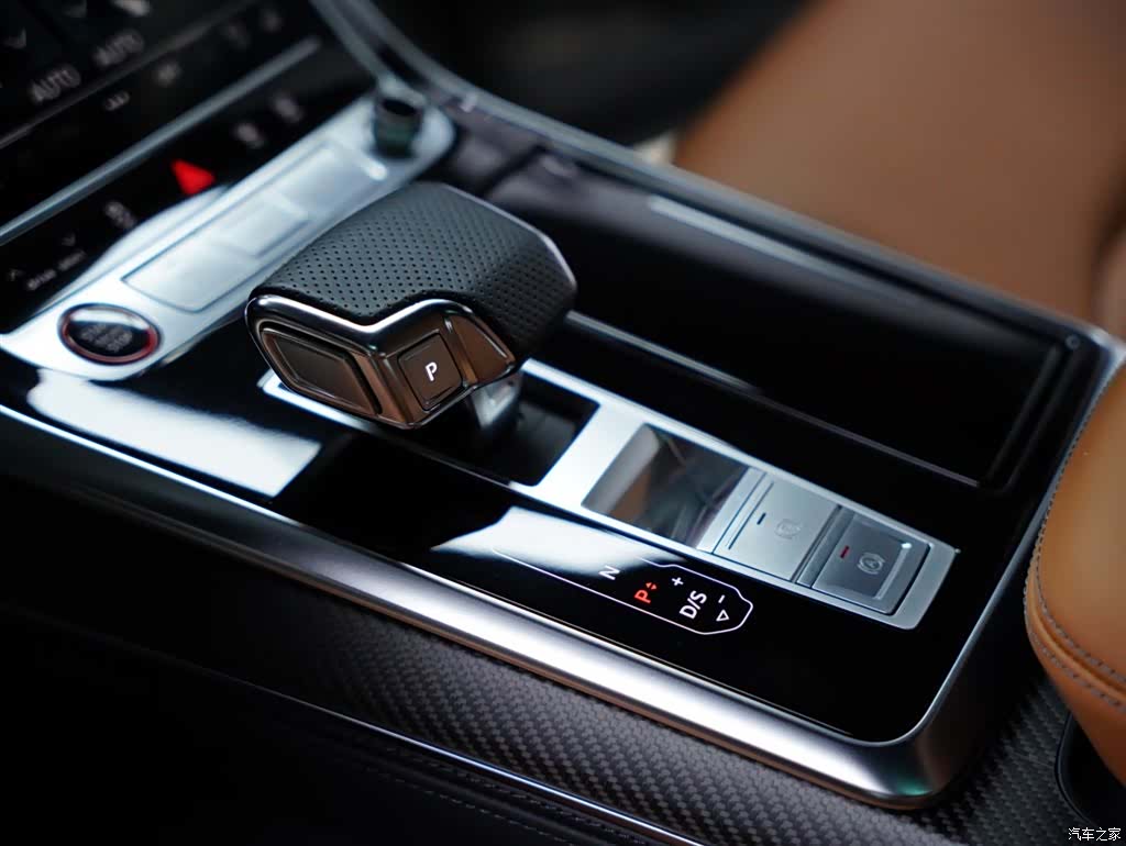 Audi Q8, 2023 38