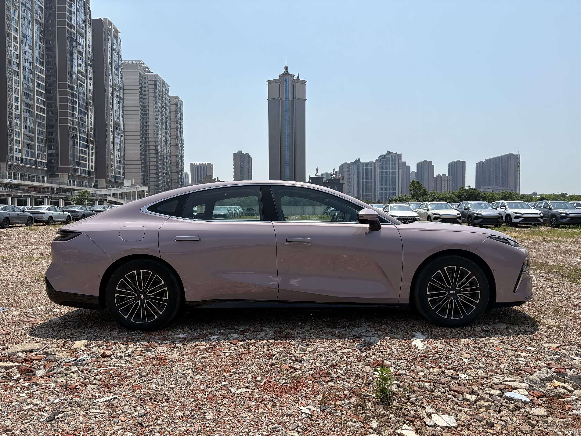 Geely 8, 2026 4
