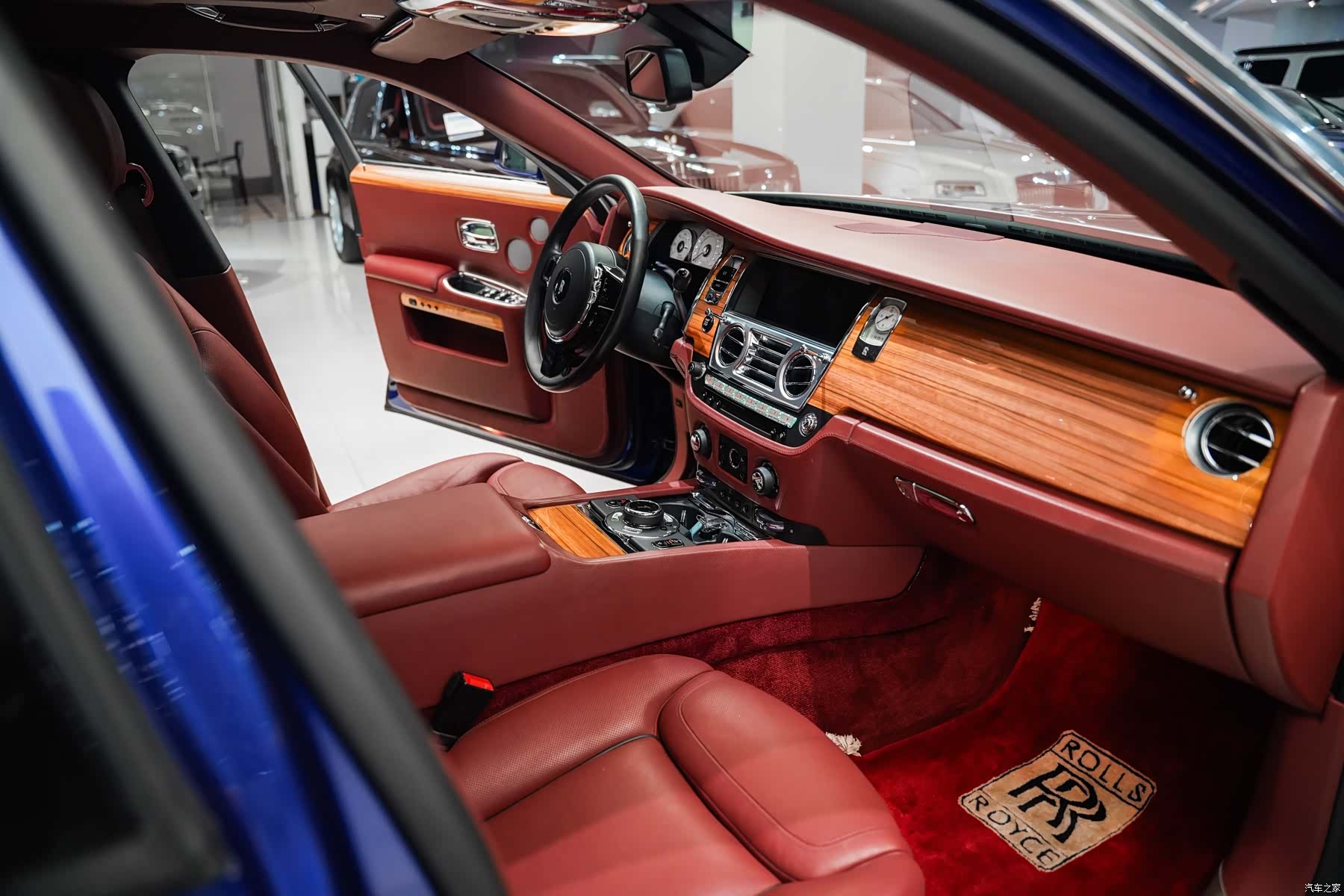 Rolls-Royce Ghost, 2017 все фото