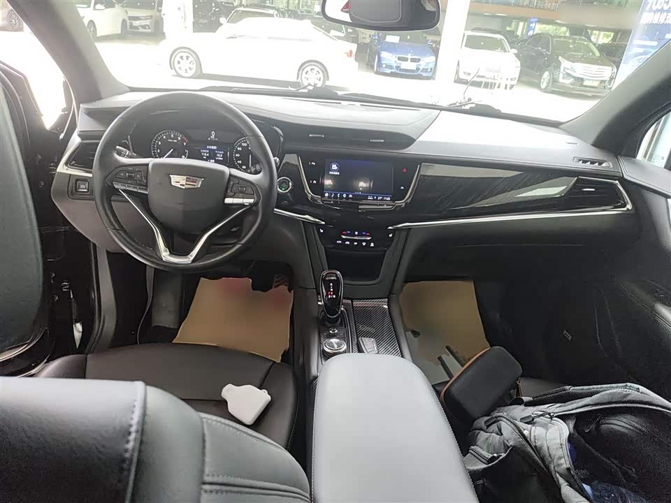 Cadillac XT6