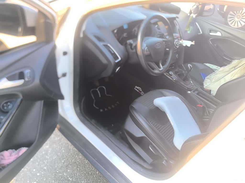Ford Focus, 2017 12