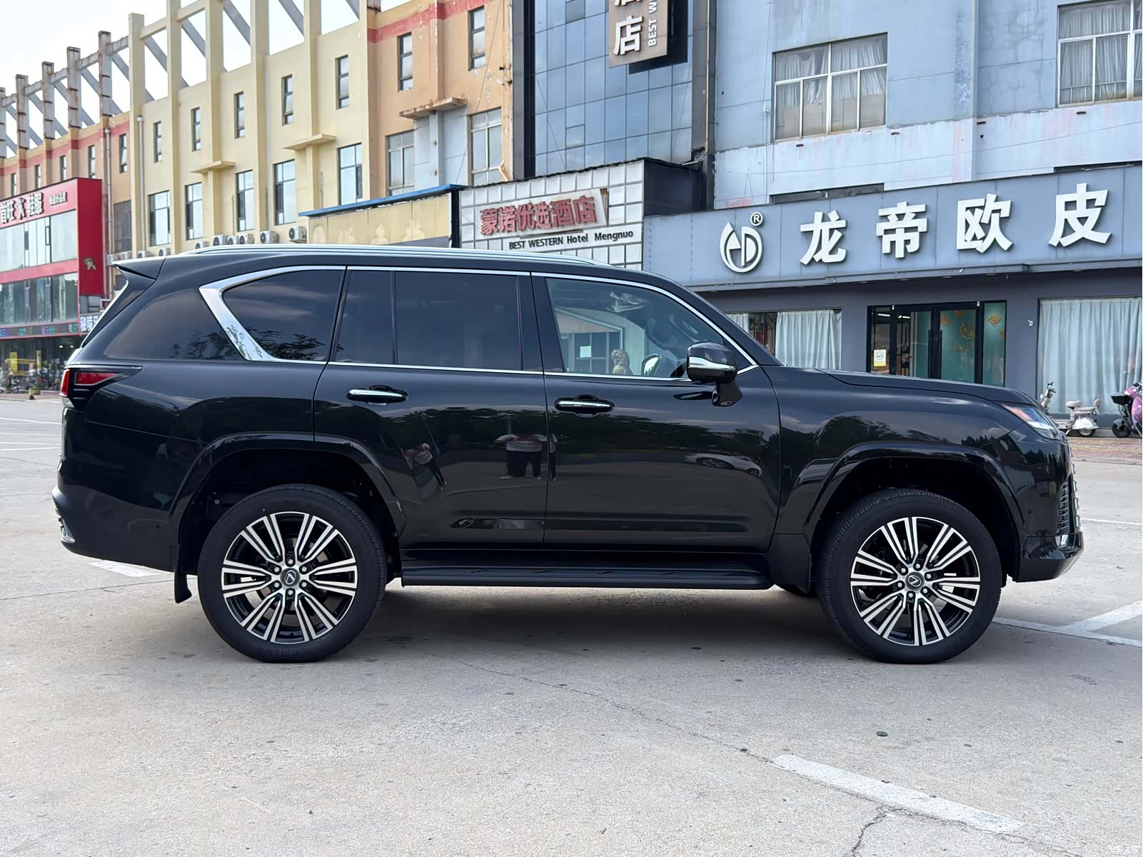 Lexus LX, 2025 6