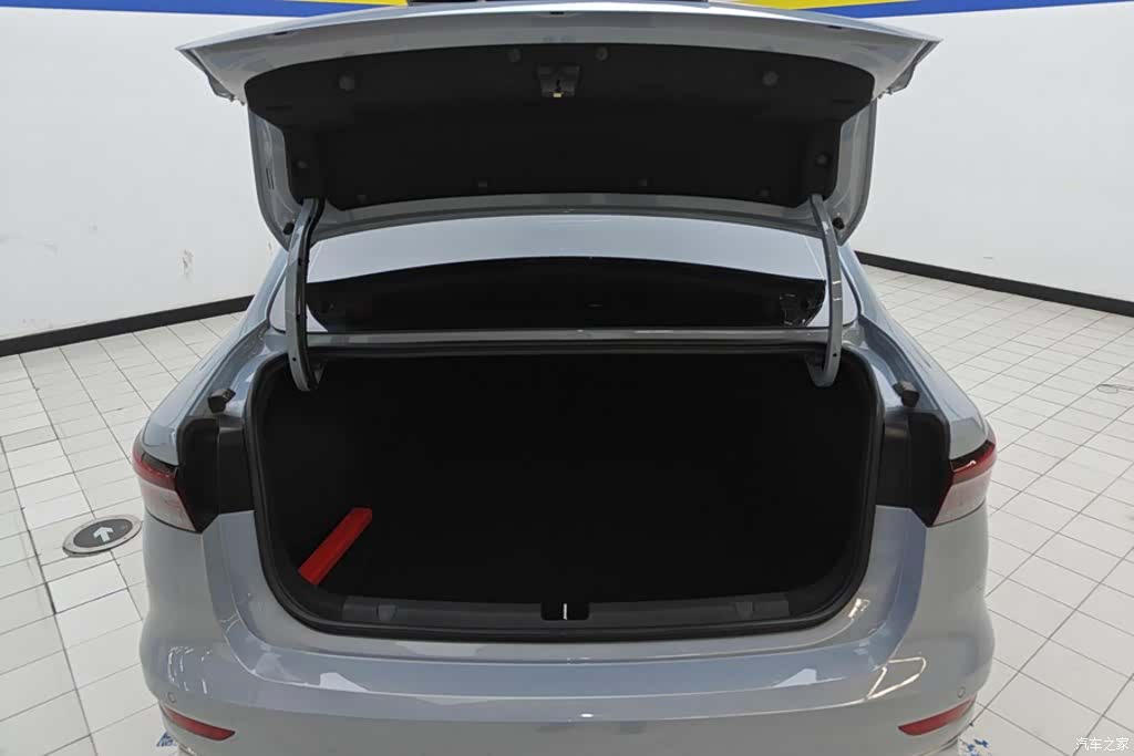 Geely Emgrand, 2024 4
