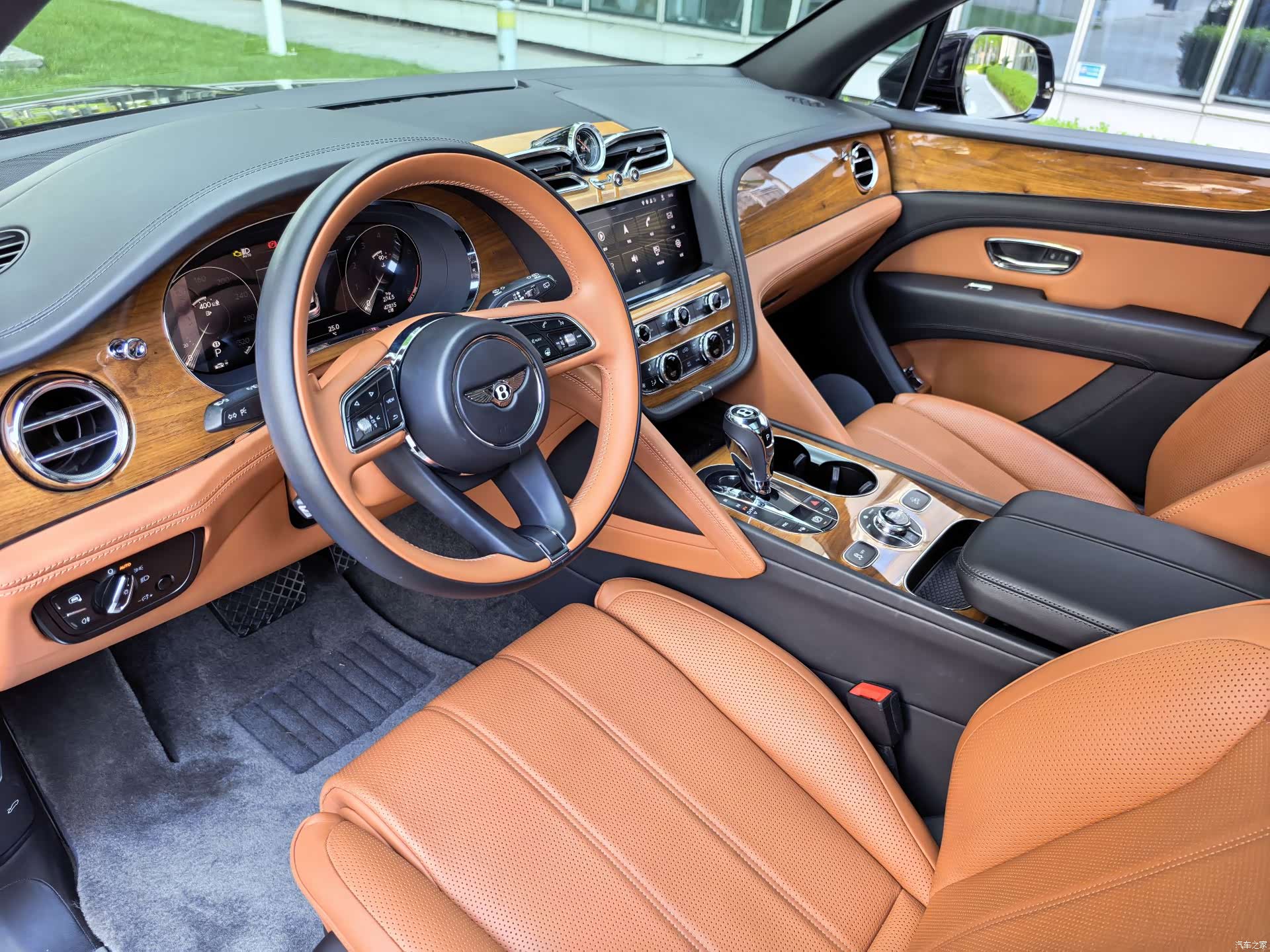 Bentley Bentayga, 2021 7