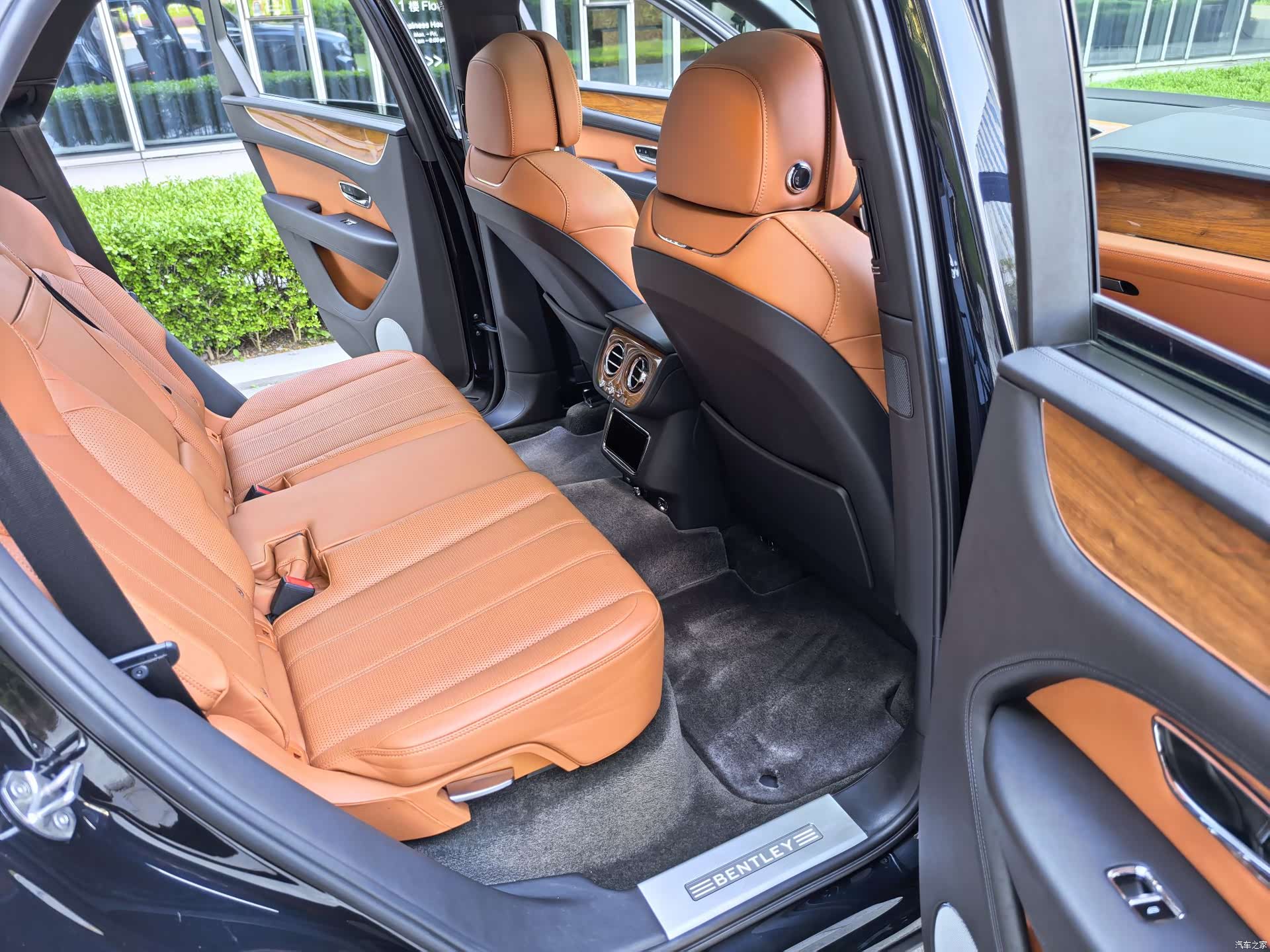 Bentley Bentayga, 2021 46