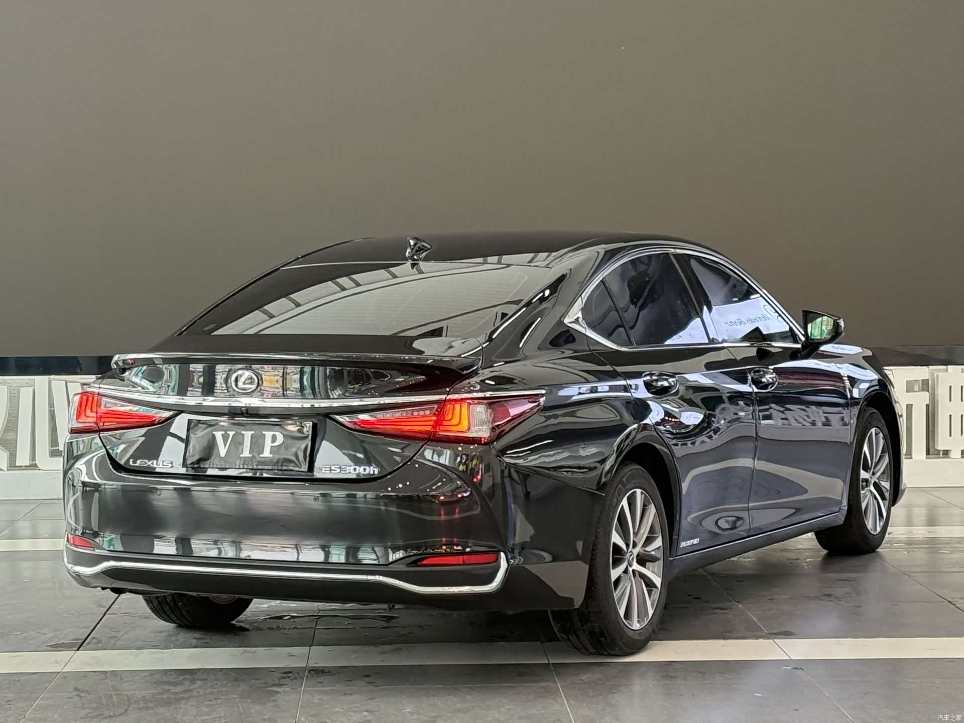 Lexus ES, 2021 3