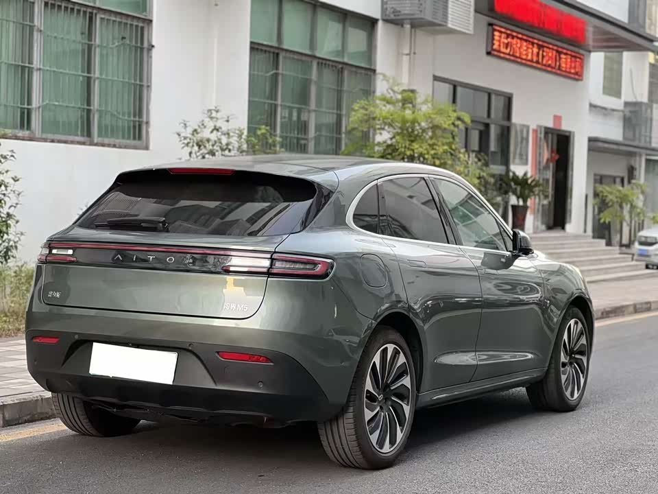 AITO Ask the world M5