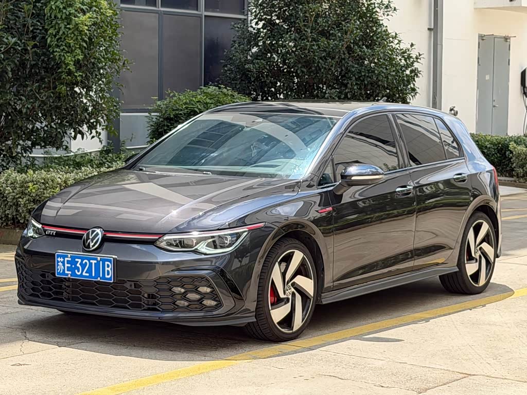 Volkswagen Golf GTI