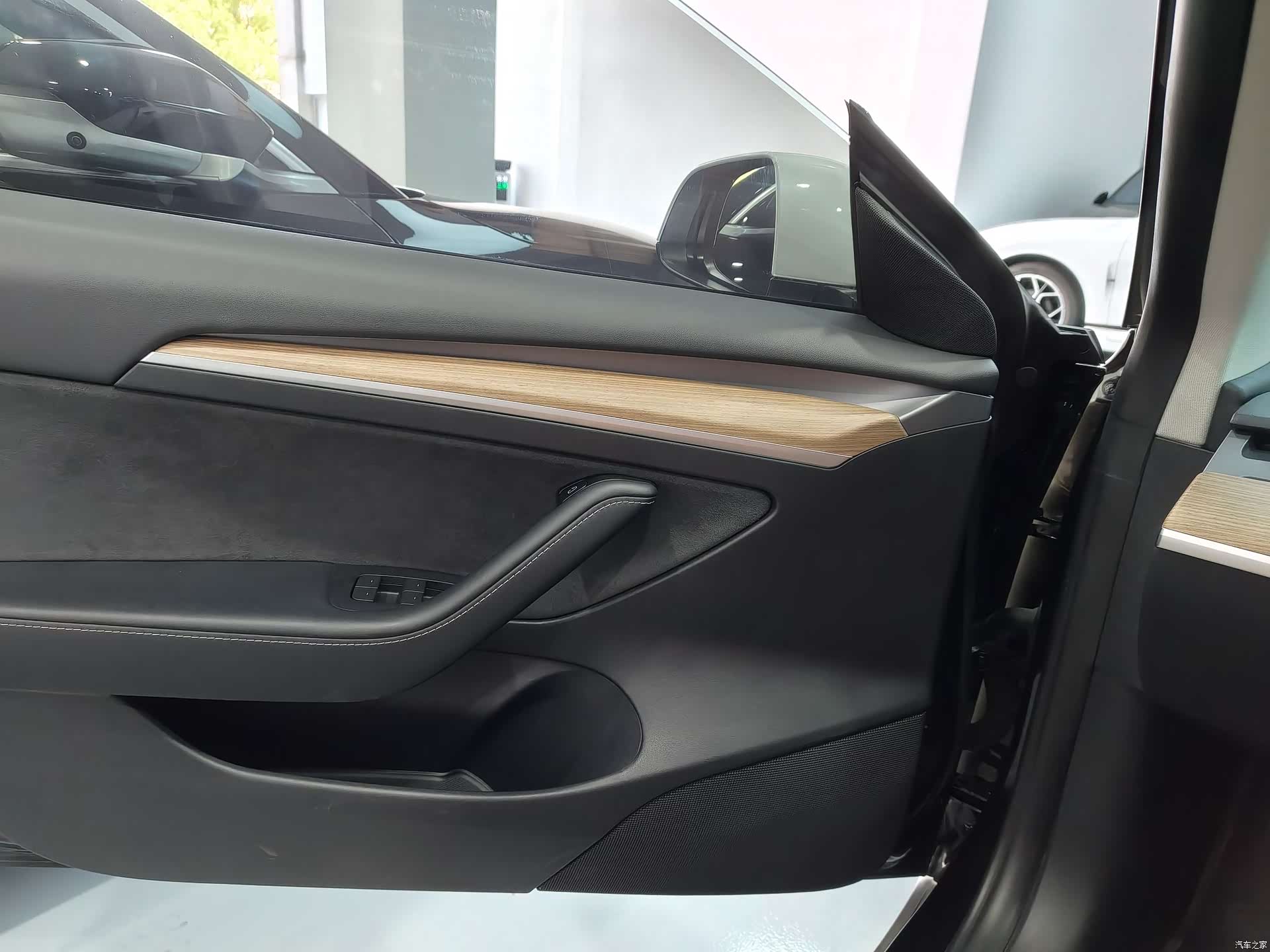 Tesla Model 3, 2023 10