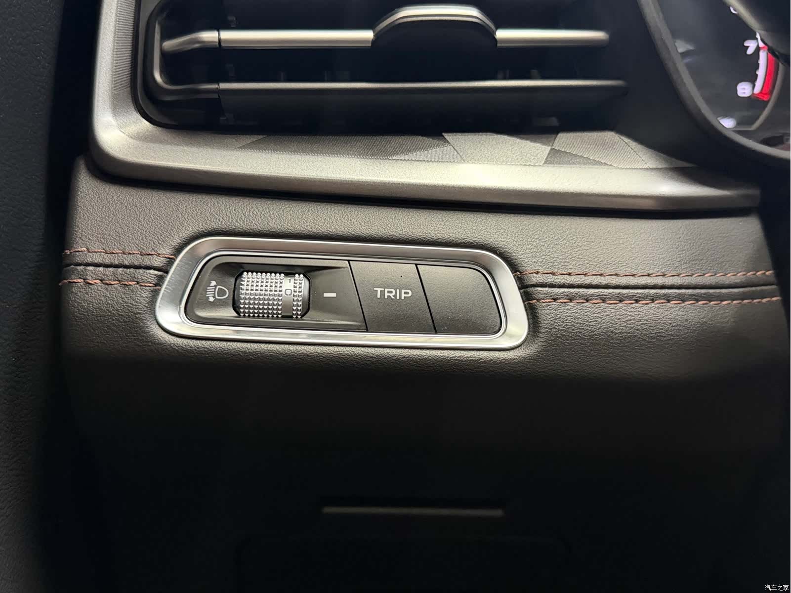 Geely X6, 2023 9