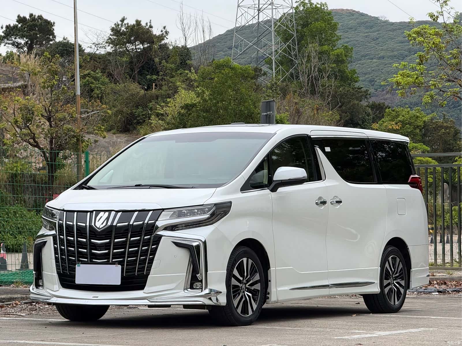 Toyota Alphard, 2018 2