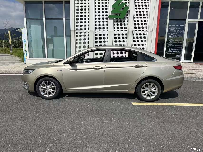 Geely Emgrand, 2017 4