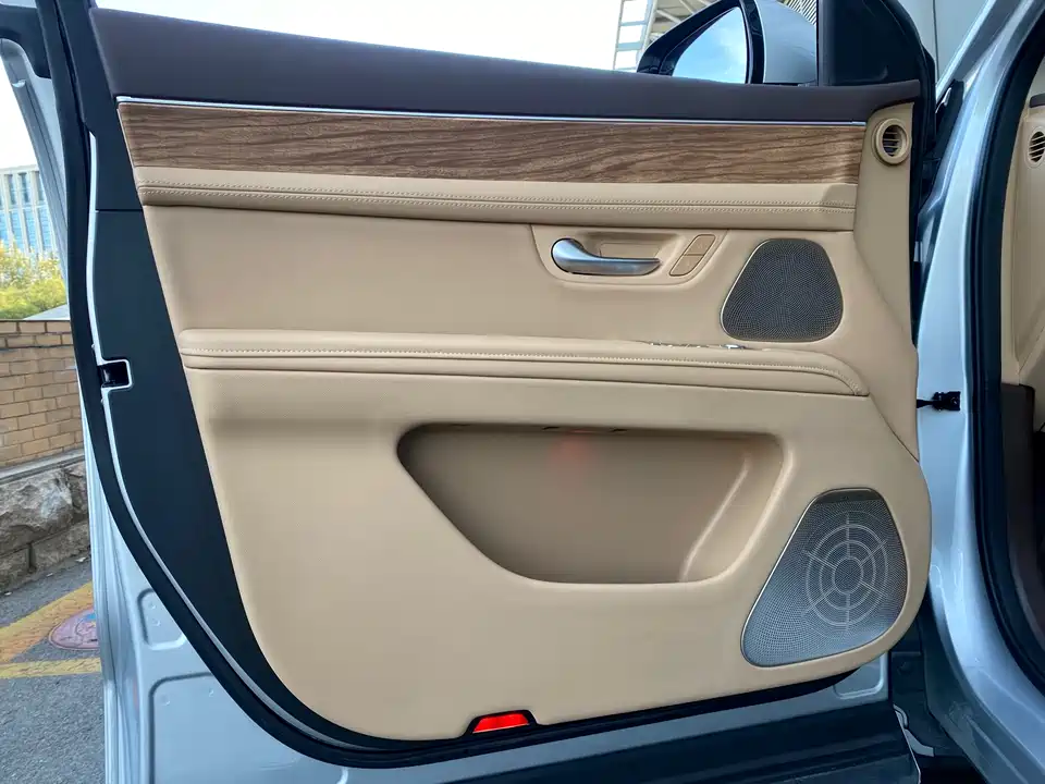 AITO Ask the world M7