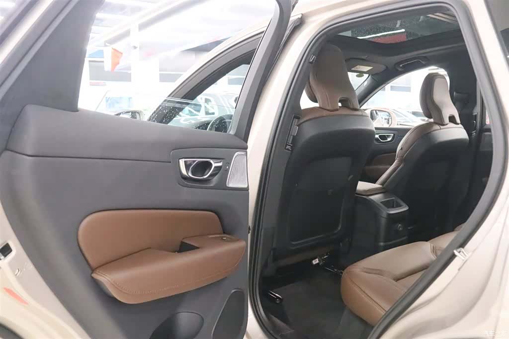 Volvo XC60, 2024 13