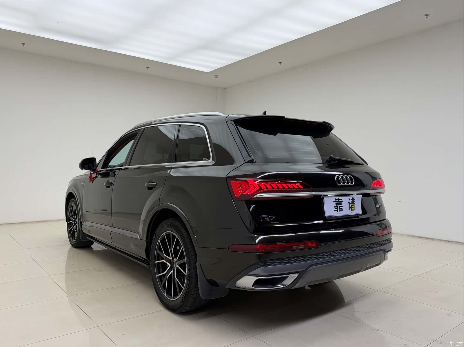 Audi Q7, 2020 все фото