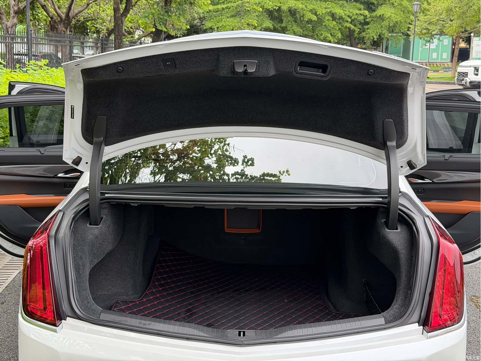 Cadillac CT6, 2018 10