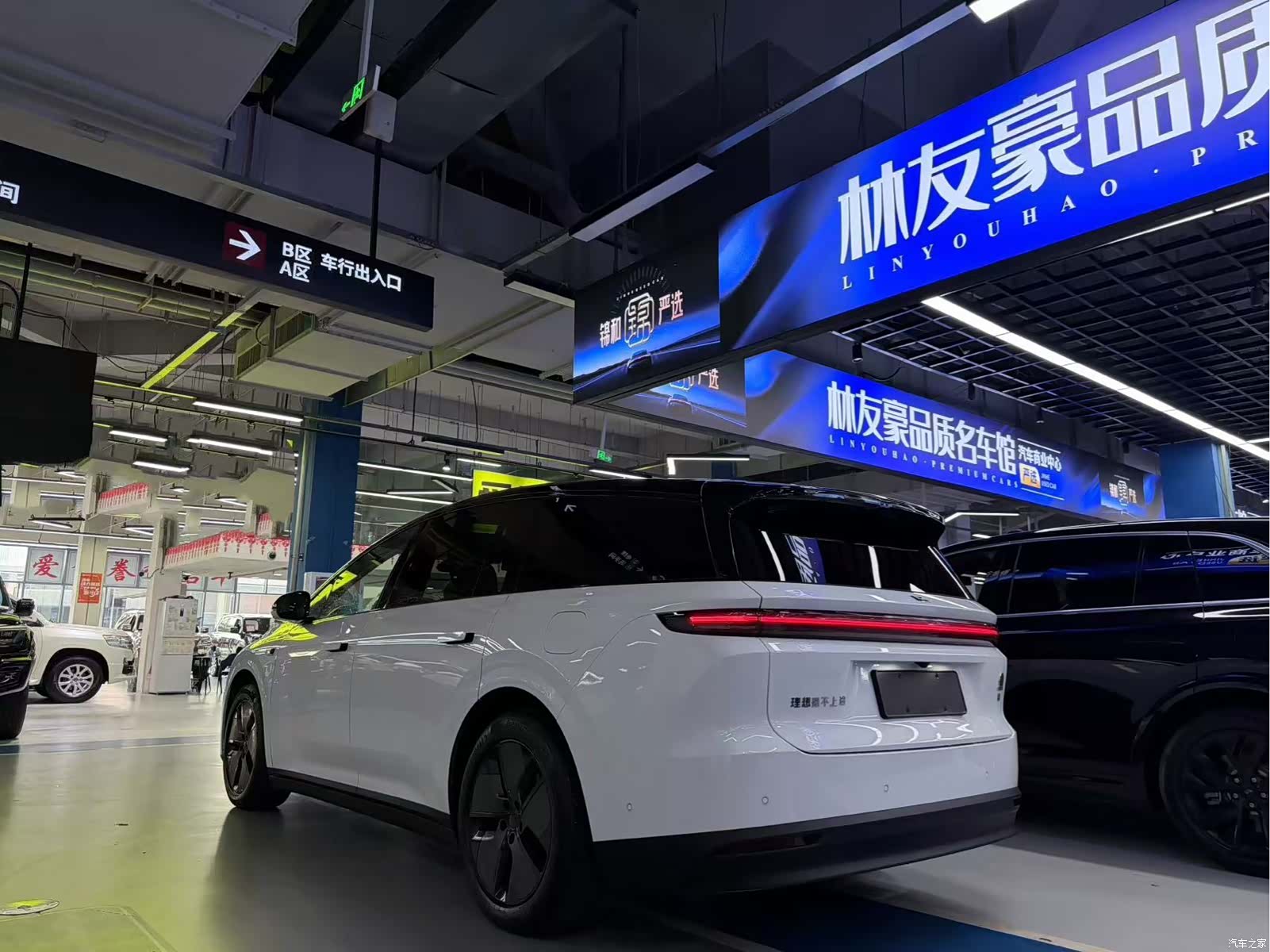 Li Auto i8, 2025 4