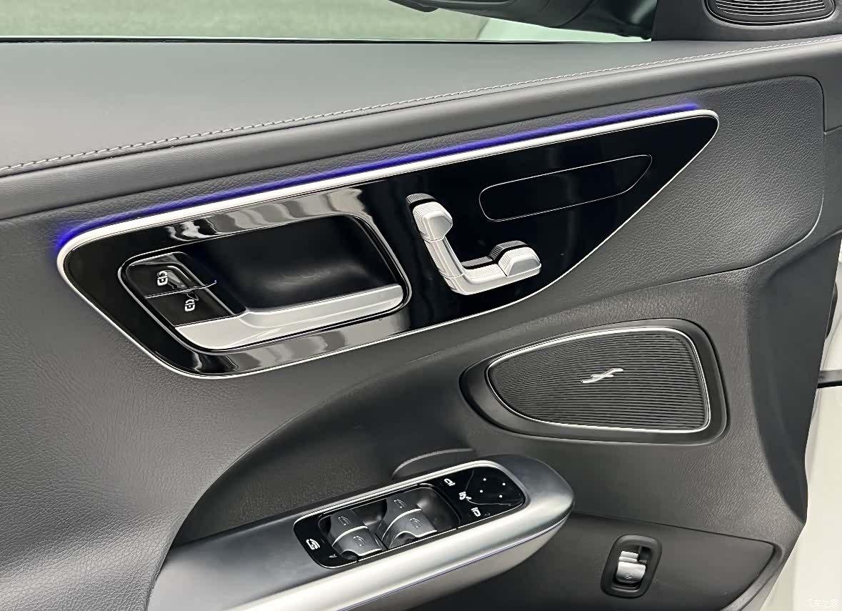 Mercedes-Benz C-Class, 2024 3